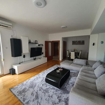 Appartement Iva Lux Stan Na Dan à Banja Luka Extérieur photo